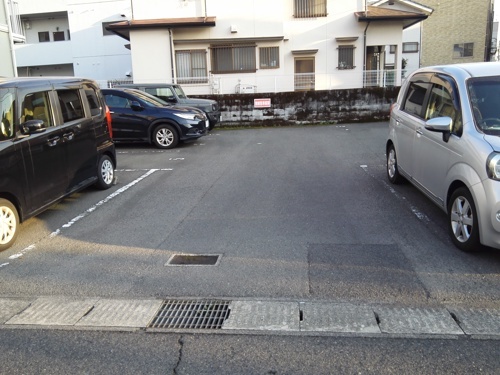 薬師月極駐車場